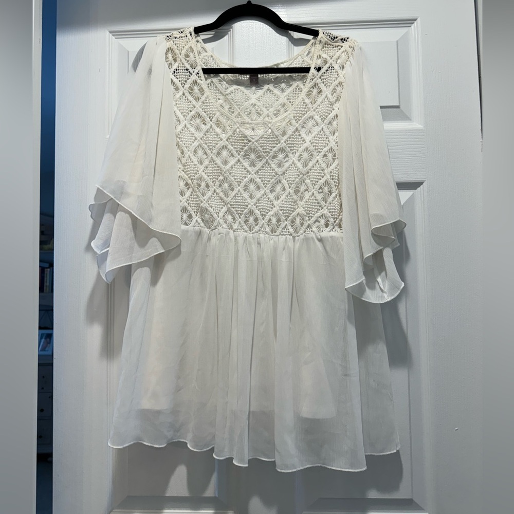 Elegant White Lace Women's Top